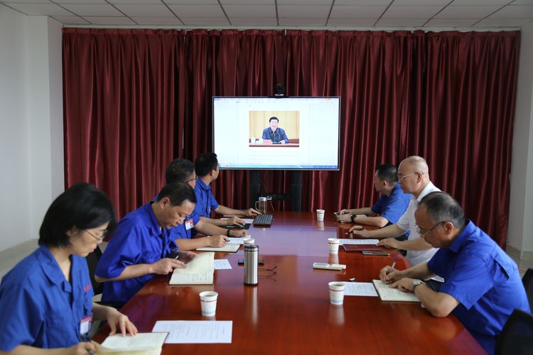 黨委理論學習中心組集中學習.JPG
