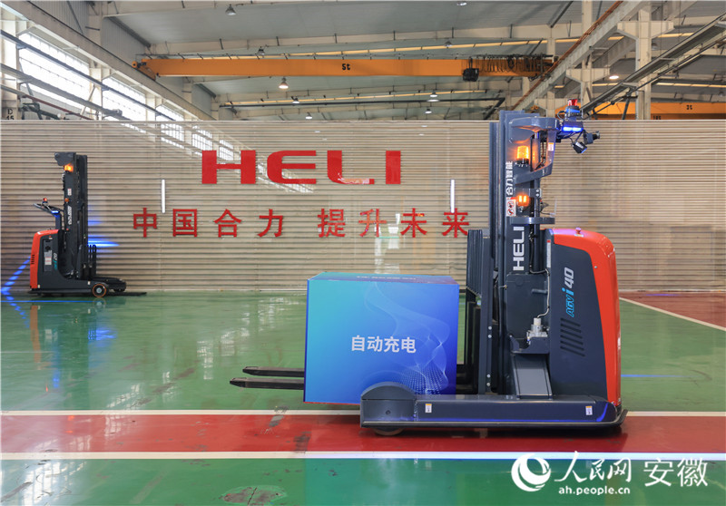 合力最新智能產品——i系列產品示范作業。人民網記者 王曉飛攝